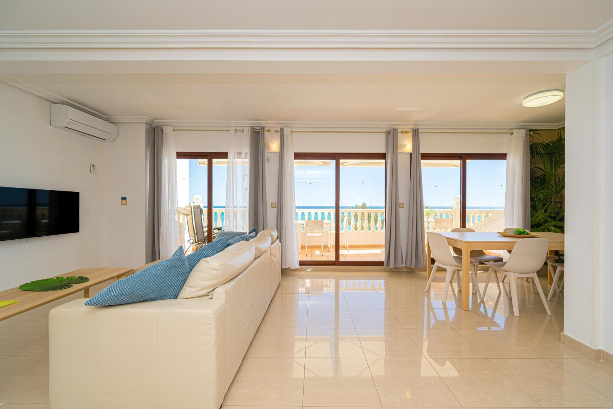 Front Line Apartment Jakarta 2 El Campello Eksteriør bilde